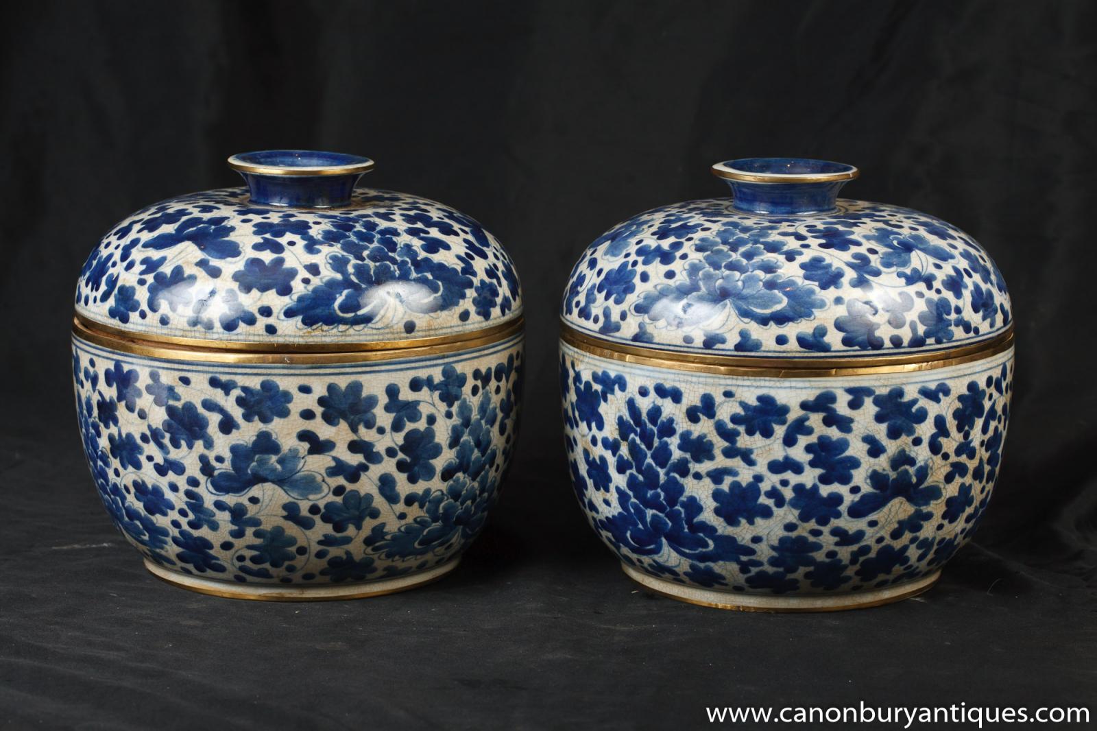 Chinese Kangxi Blue and White Porcelain Lidden Urns