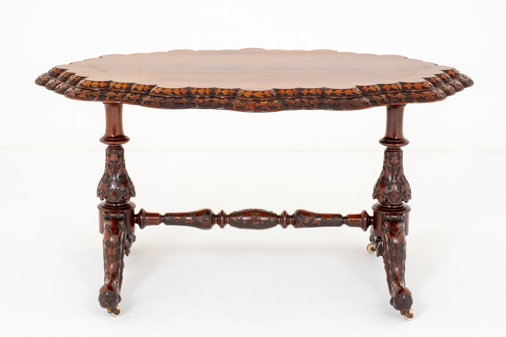 Table De Centre Irlandaise - Palissandre Antique Vers 1860