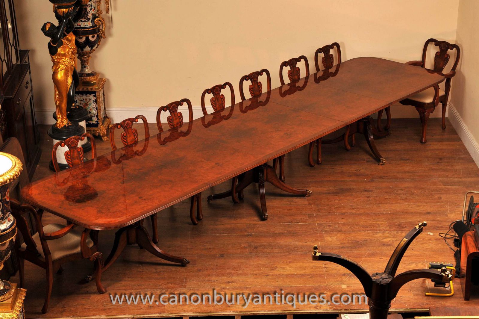 This large Regency dining table would have up to 4 leaves