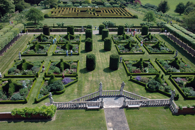 Hatfield House gardens - including the maze