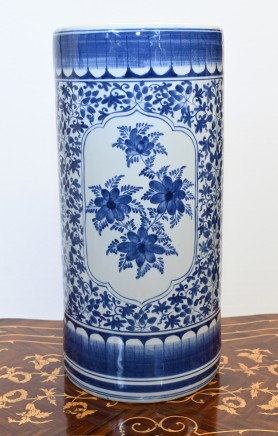 Chinese Ming Porcelain Tall Urn Vase Umbrella Stand