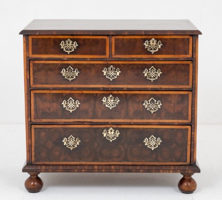 Queen Anne Chest of Drawers Oyster Laburnum Commode 17th C