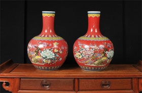 Chinese Ming Porcelain Urns - Pair Vases Imperial Red




















